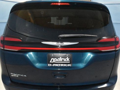 Used 2023 Chrysler Pacifica Touring-L FWD image 32