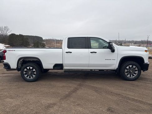 Used 2021 Chevrolet Silverado 2500 Custom w/ Custom Value Package image 4