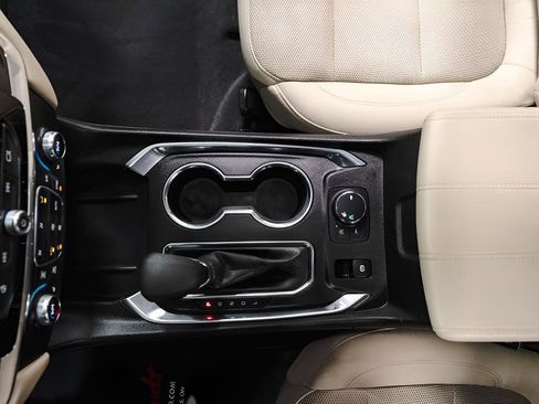 Used 2023 Chevrolet Traverse LT FWD image 18