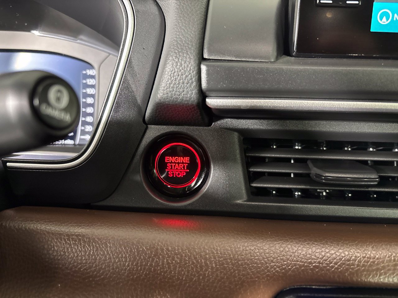 Used 2025 Honda Pilot Elite image 24