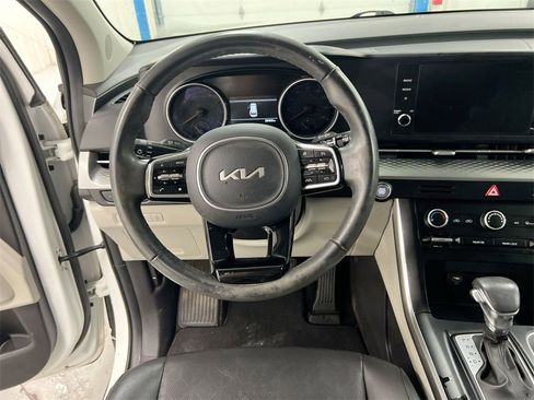 Used 2024 Kia Carnival LX image 19