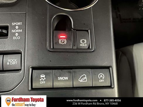 Used 2022 Toyota Highlander XLE image 28