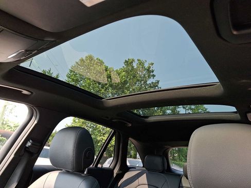 Used 2018 Mercedes-Benz GLC 300 4MATIC image 11