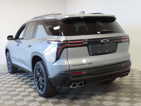 Used 2025 Chevrolet Traverse LT w/ Midnight/Sport Edition AWD/4WD image 3
