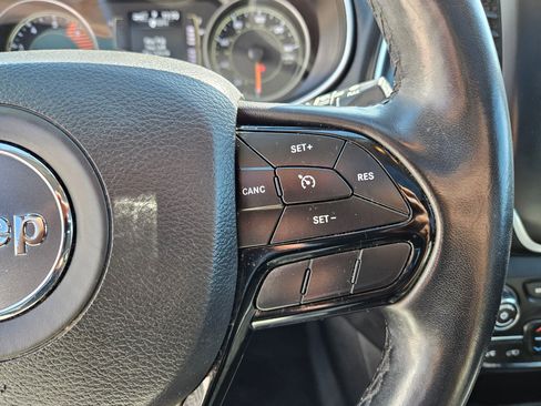 Used 2020 Jeep Cherokee Latitude Plus w/ Cold Weather Group AWD/4WD image 21