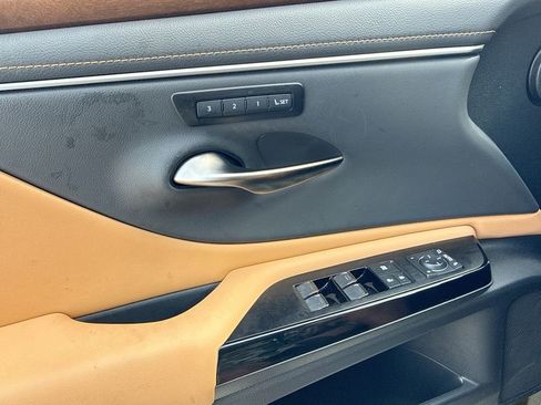 Used 2025 Lexus ES 350 w/ Premium Package FWD image 29