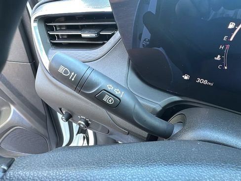Used 2025 Buick Encore GX Preferred AWD/4WD image 17