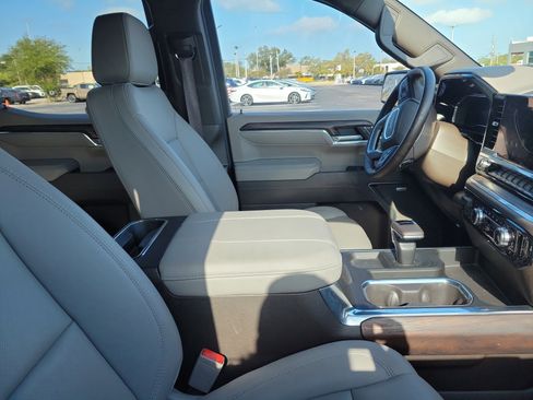 Used 2025 GMC Sierra 1500 SLT w/ SLT Premium Plus Package RWD image 10