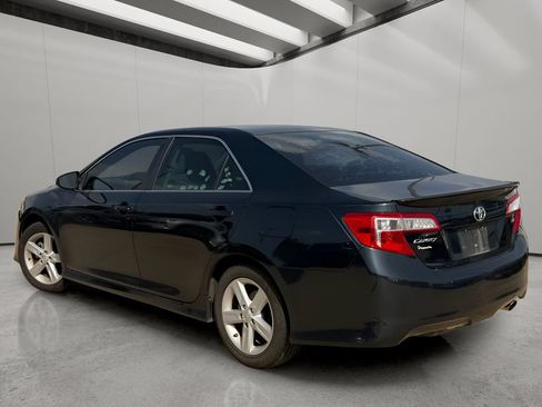 Used 2014 Toyota Camry SE FWD image 3