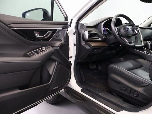 Used 2025 Subaru Outback Limited image 8