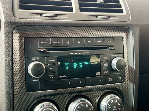 Used 2014 Dodge Challenger R/T image 27