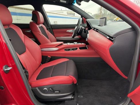 Used 2025 Genesis GV70 3.5T Sport image 26