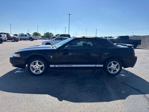 Used 2002 Ford Mustang Convertible RWD image 4