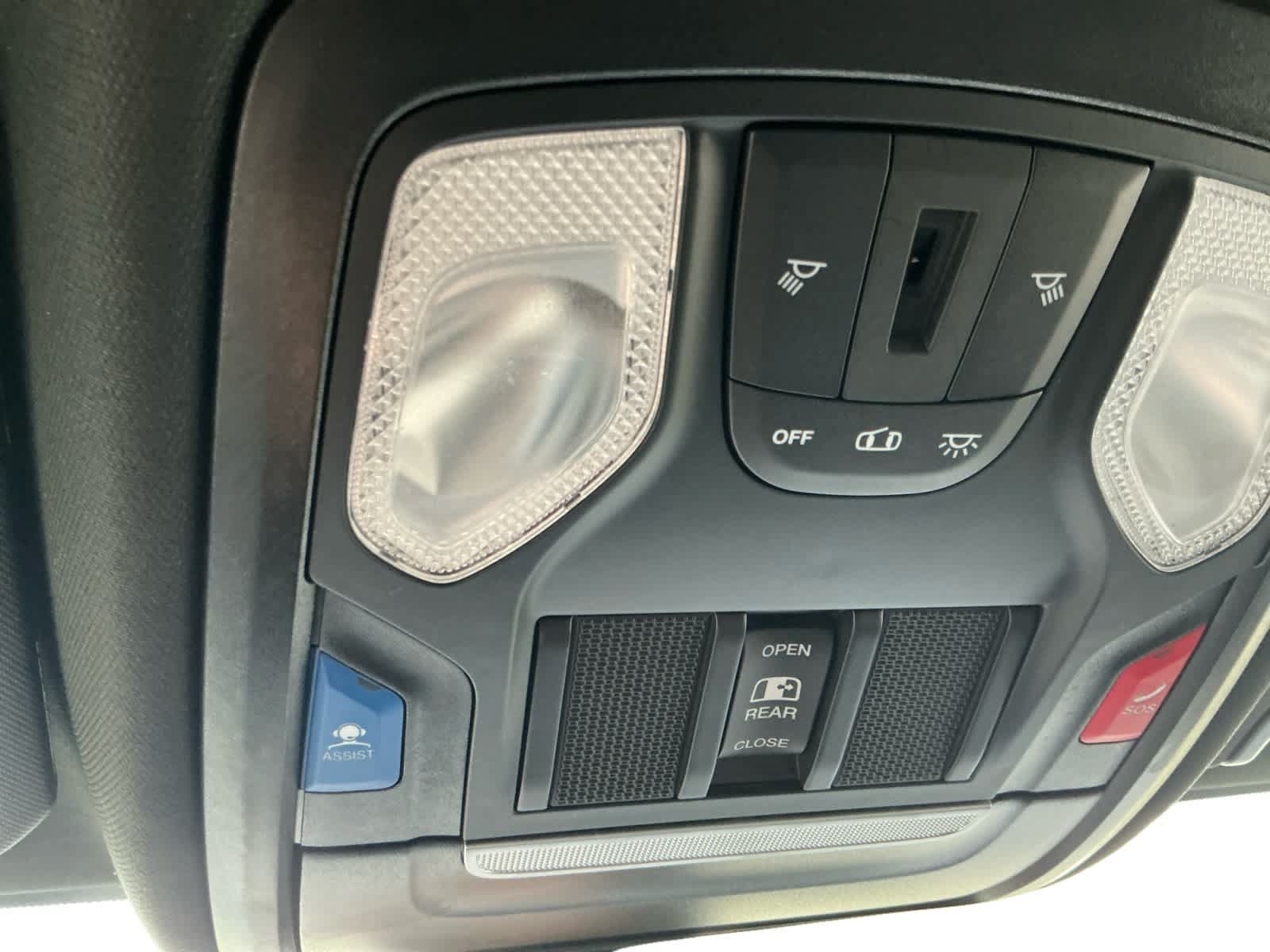 Used 2024 RAM 3500 Tradesman w/ Chrome Appearance Group AWD/4WD image 17