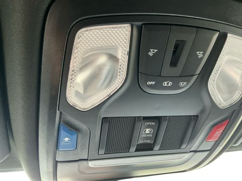 Used 2024 RAM 3500 Tradesman w/ Chrome Appearance Group AWD/4WD image 17