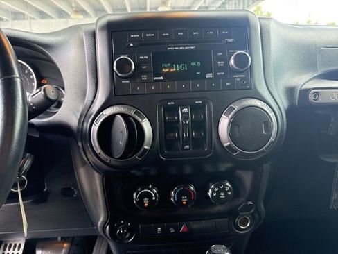Used 2018 Jeep Wrangler Unlimited Sport S AWD/4WD image 10