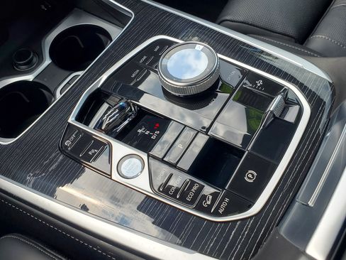 Certified 2025 BMW X7 M60i AWD/4WD image 24