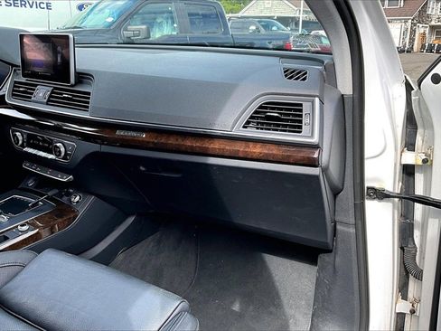 Used 2018 Audi Q5 2.0T Premium Plus w/ Premium Plus Package image 16