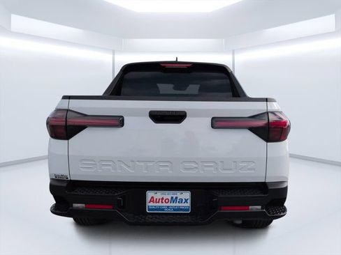 Used 2025 Hyundai Santa Cruz SE FWD image 4