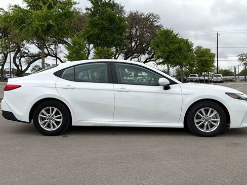 Used 2025 Toyota Camry LE image 4