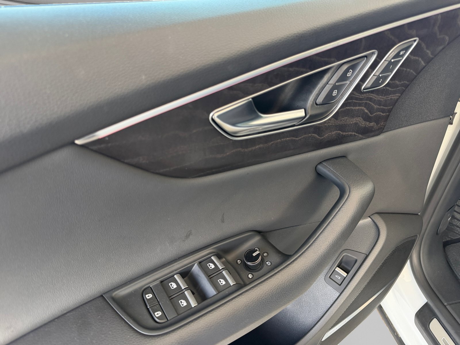 Used 2022 Audi Q8 Premium Plus AWD/4WD image 11