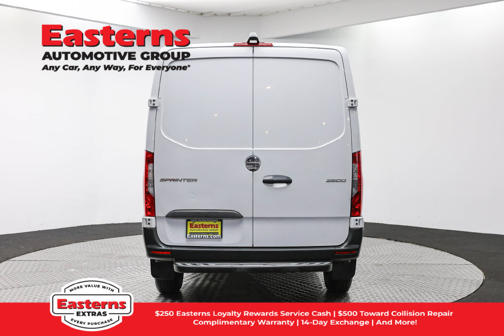 Used 2019 Freightliner Sprinter 2500 RWD image 7