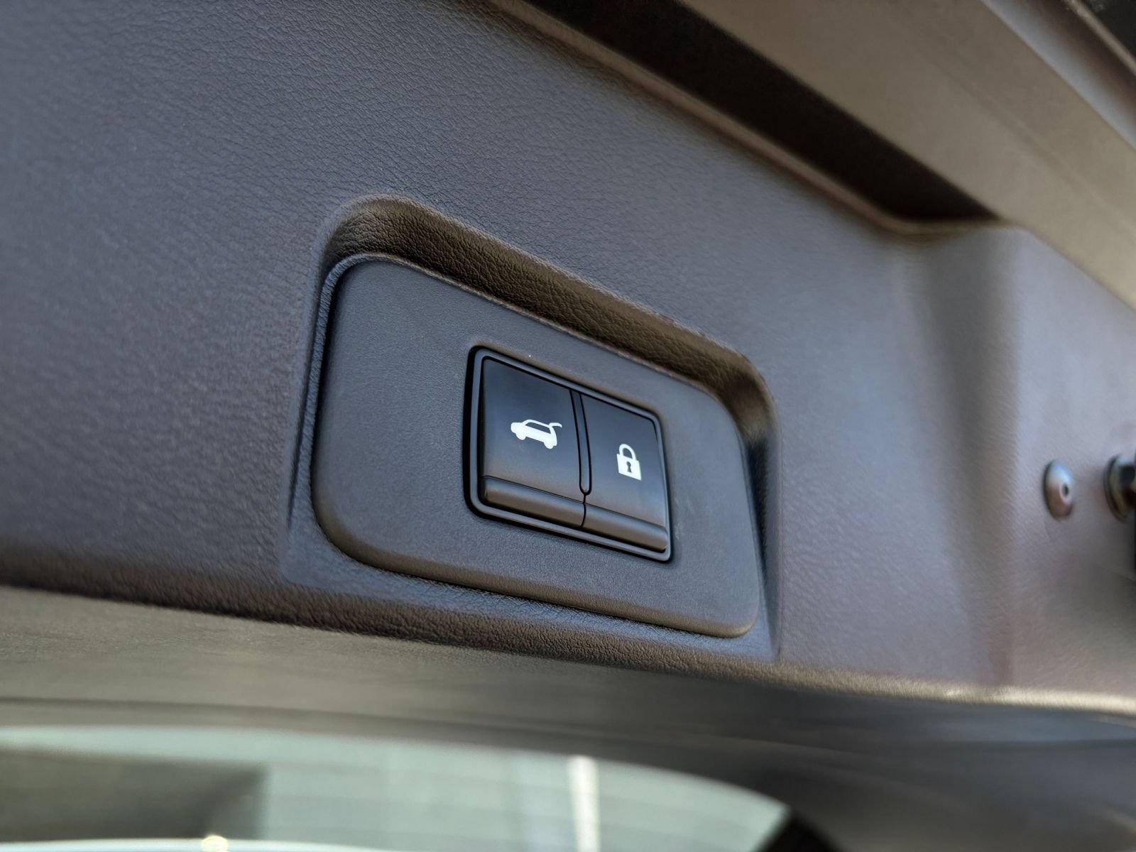 Used 2025 Nissan Rogue SV FWD image 22