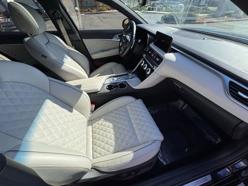 Used 2022 Genesis G70 3.3T image 12