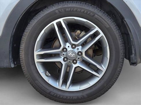 Used 2017 Hyundai Santa Fe FWD image 24