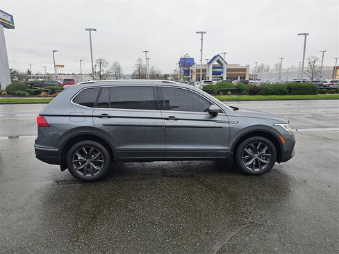 Used 2022 Volkswagen Tiguan SE image 4