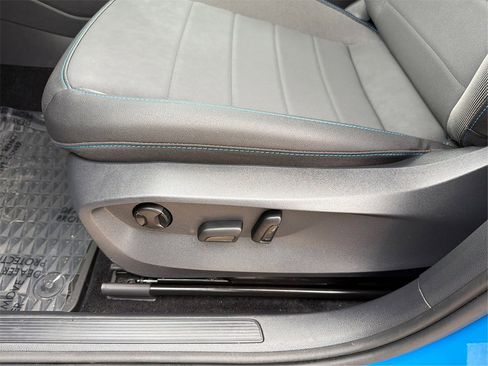 Used 2024 Volkswagen Taos SE image 20