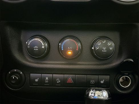 Used 2015 Jeep Wrangler Unlimited Sahara w/ Connectivity Group image 17