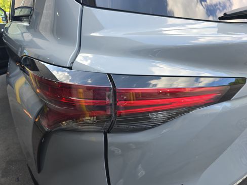 Used 2024 Toyota Sienna XSE FWD image 36