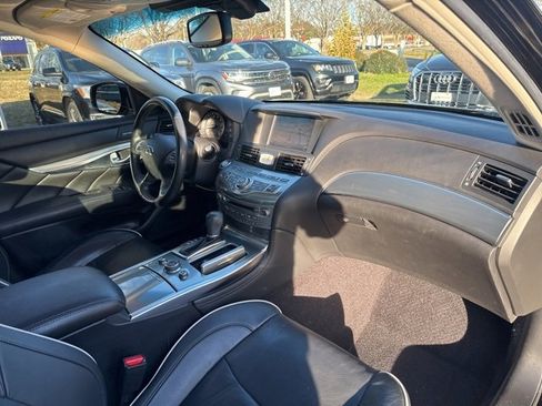 Used 2017 INFINITI Q70 L 3.7 image 14