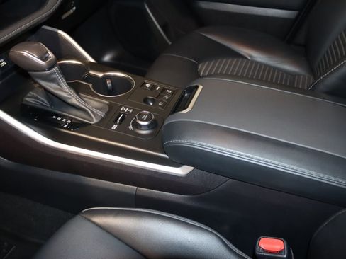 Used 2023 Toyota Highlander L image 37