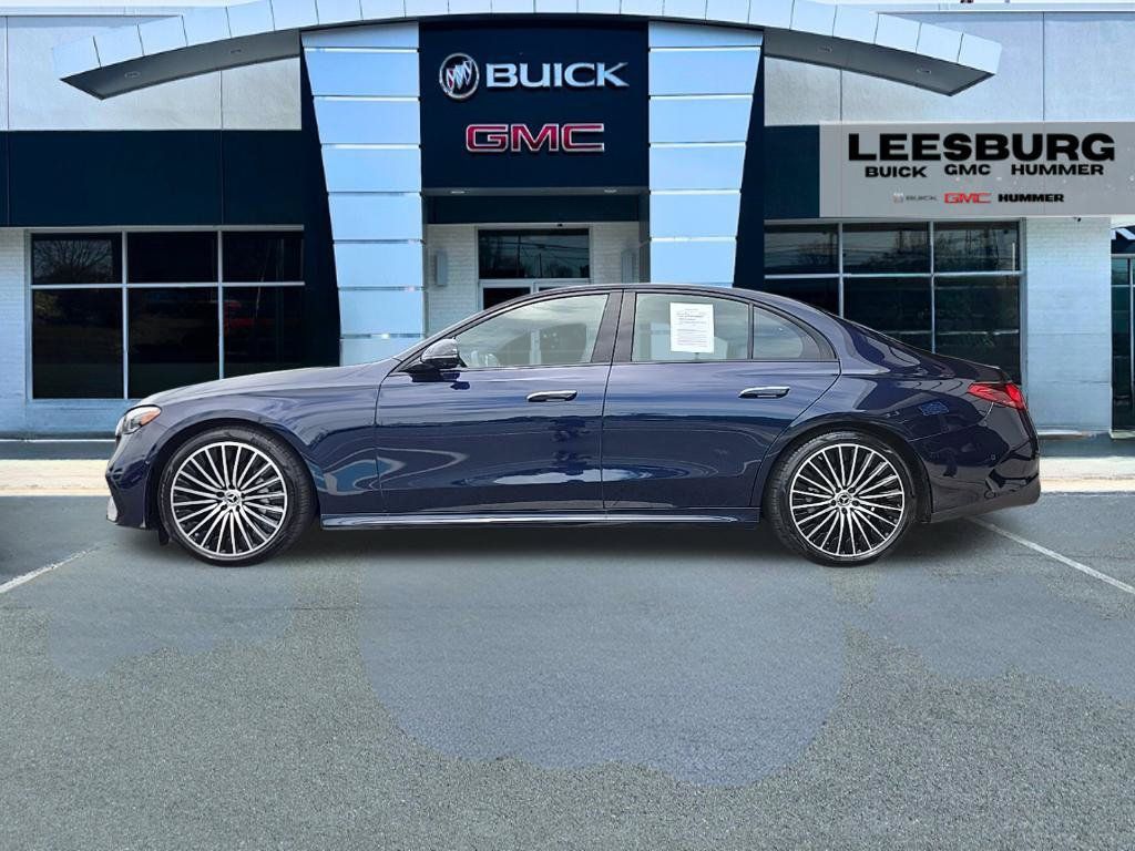 Used 2025 Mercedes-Benz E 350 4MATIC Sedan image 4