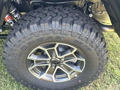 New 2025 Jeep Gladiator Mojave w/ Convenience Group image 14