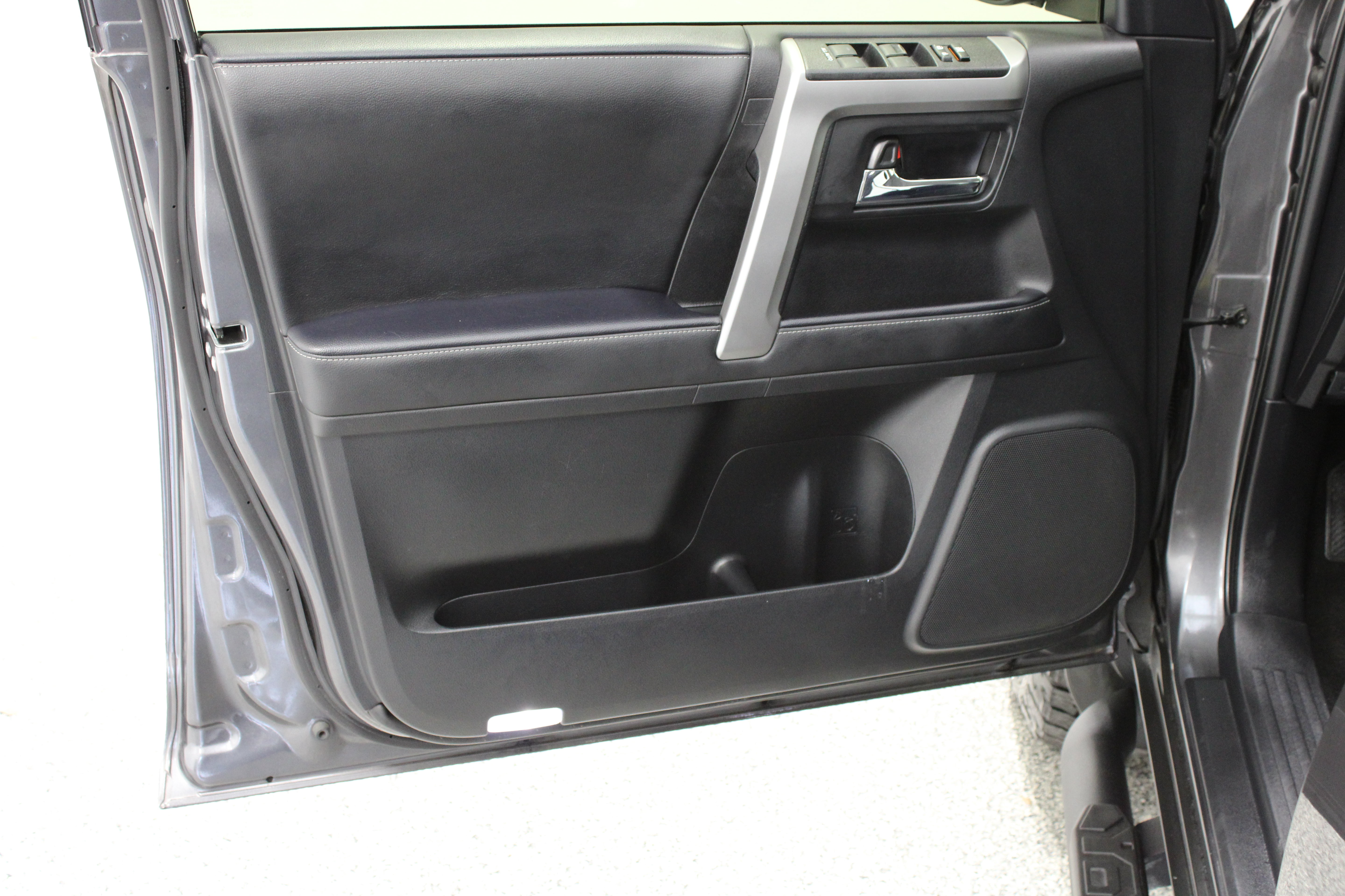 Used 2023 Toyota 4Runner SR5 Premium w/ Moonroof Package RWD image 12