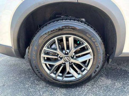 Used 2024 Nissan Rogue S FWD image 12