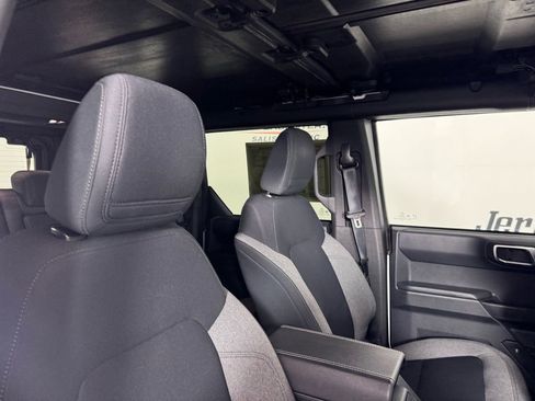 Used 2025 Ford Bronco Big Bend image 32