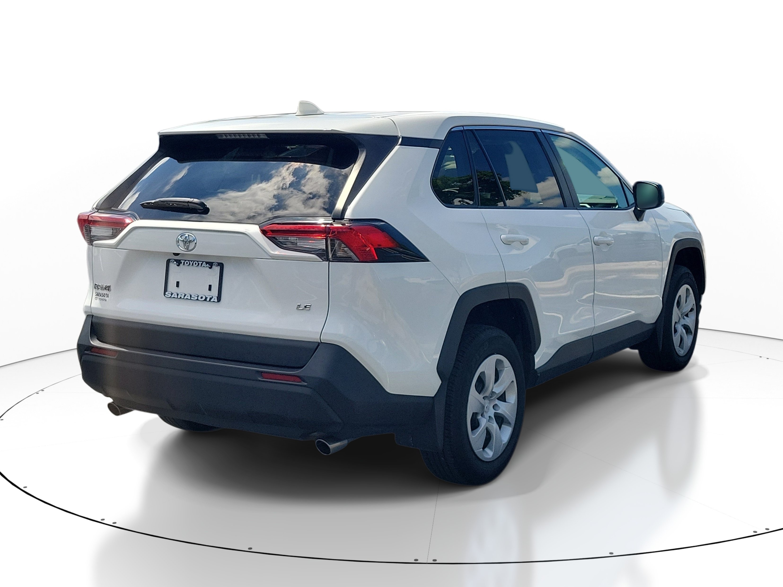 Used 2024 Toyota RAV4 LE FWD image 6