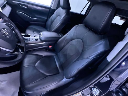 Used 2024 Toyota Highlander Platinum image 14