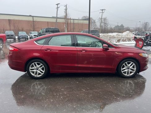Used 2015 Ford Fusion SE image 4