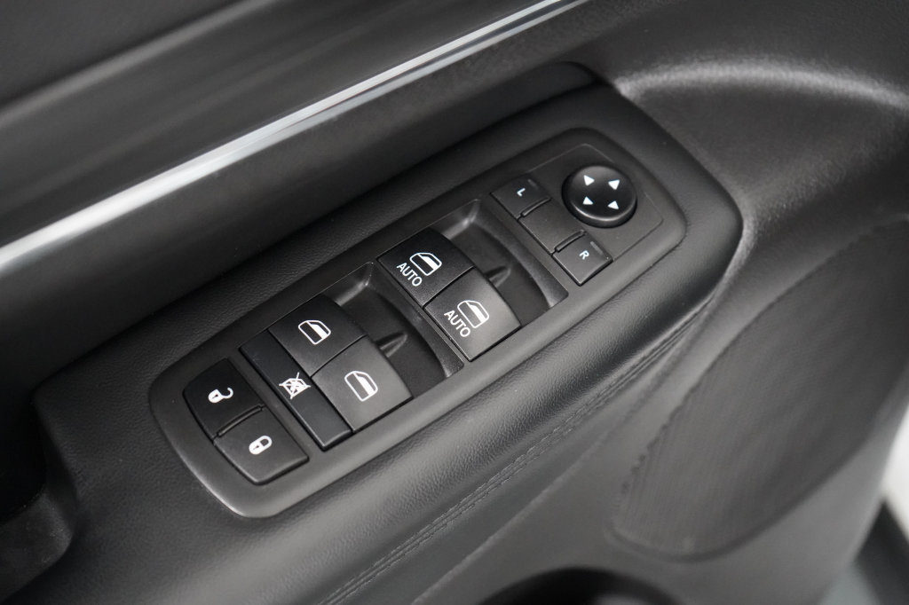 Used 2021 Jeep Grand Cherokee Limited w/ Premium Lighting Group AWD/4WD image 18