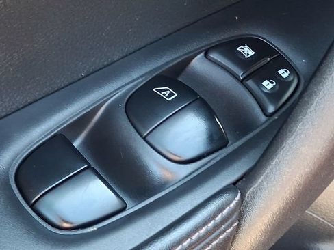 Used 2019 Nissan Rogue SV AWD/4WD image 26