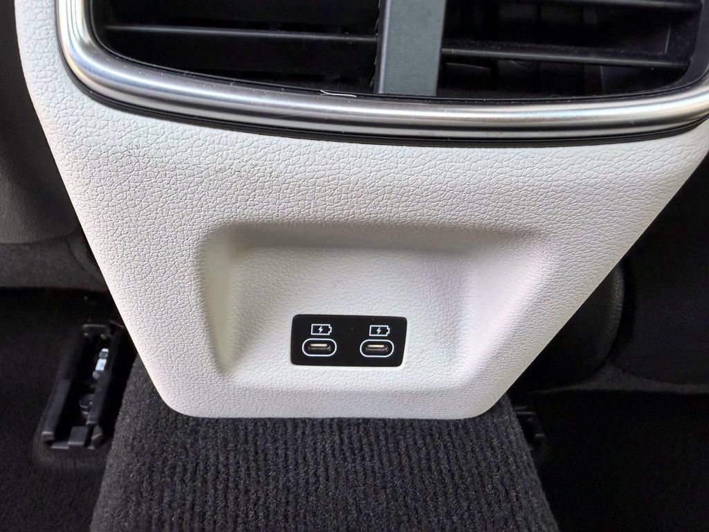 Certified 2025 Genesis G70 2.5T AWD/4WD image 22