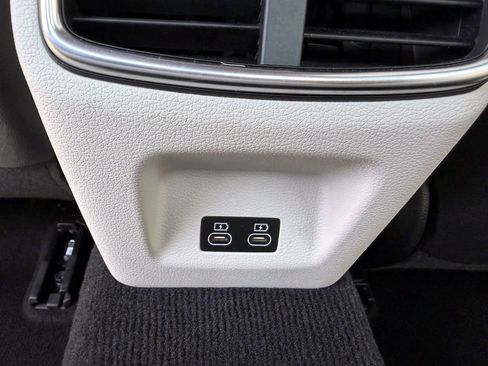 Certified 2025 Genesis G70 2.5T AWD/4WD image 22
