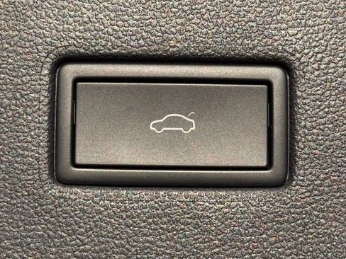 Used 2024 Volkswagen Tiguan SE R-Line image 14