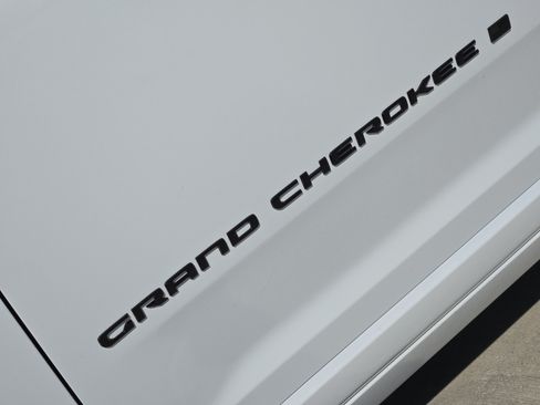 New 2026 Jeep Grand Cherokee L Summit w/ Obsidian Package AWD/4WD image 8
