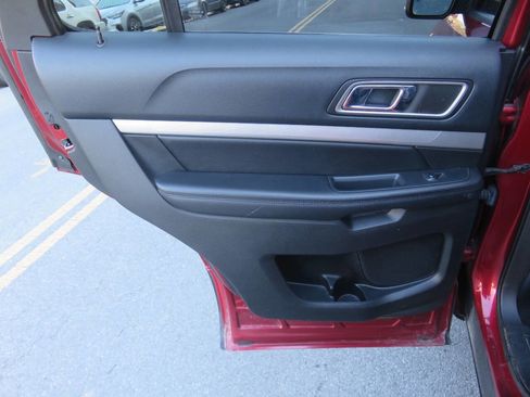 Used 2016 Ford Explorer XLT w/ Equipment Group 202A image 29